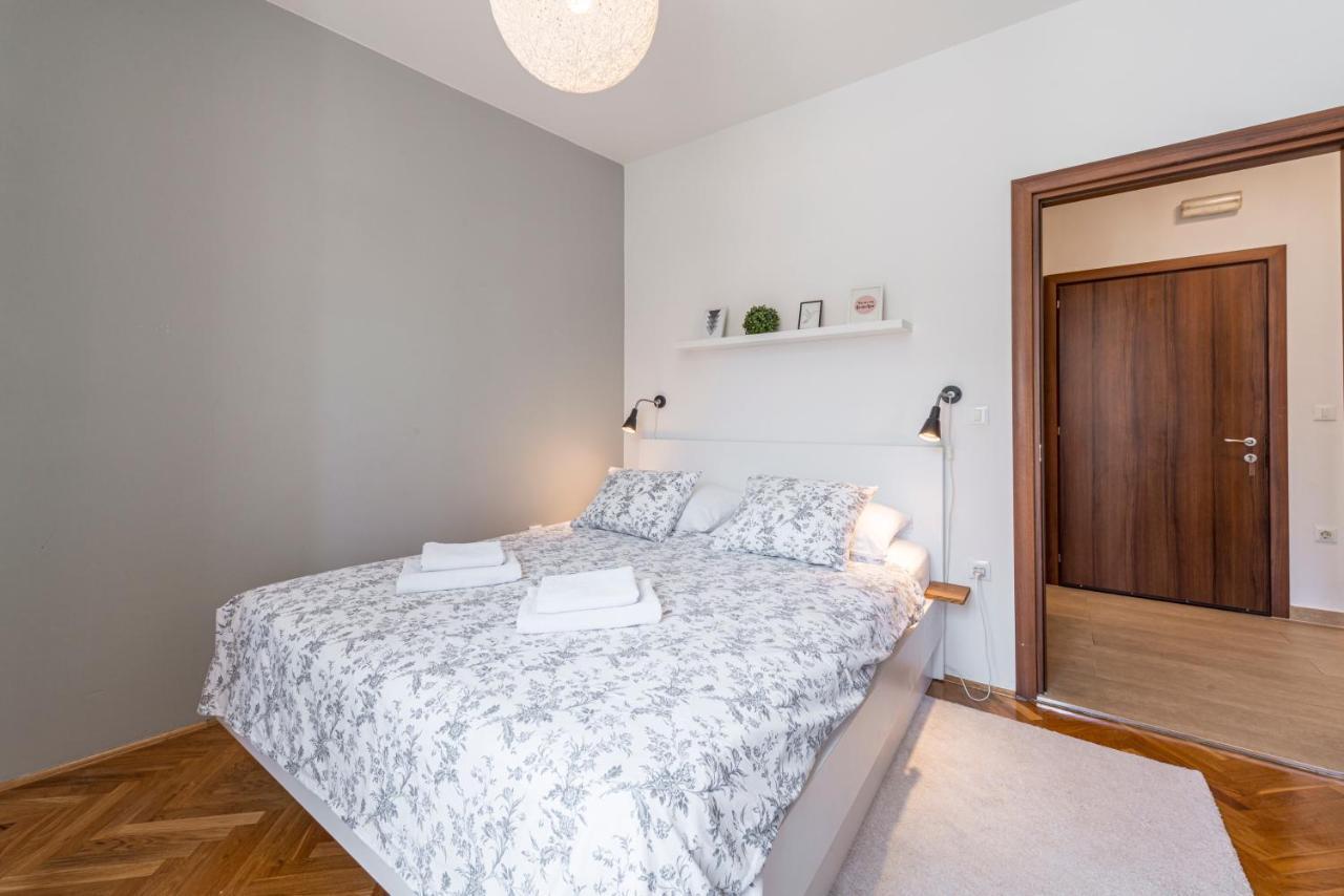 51 Street Apartment Dubrovnik Bagian luar foto